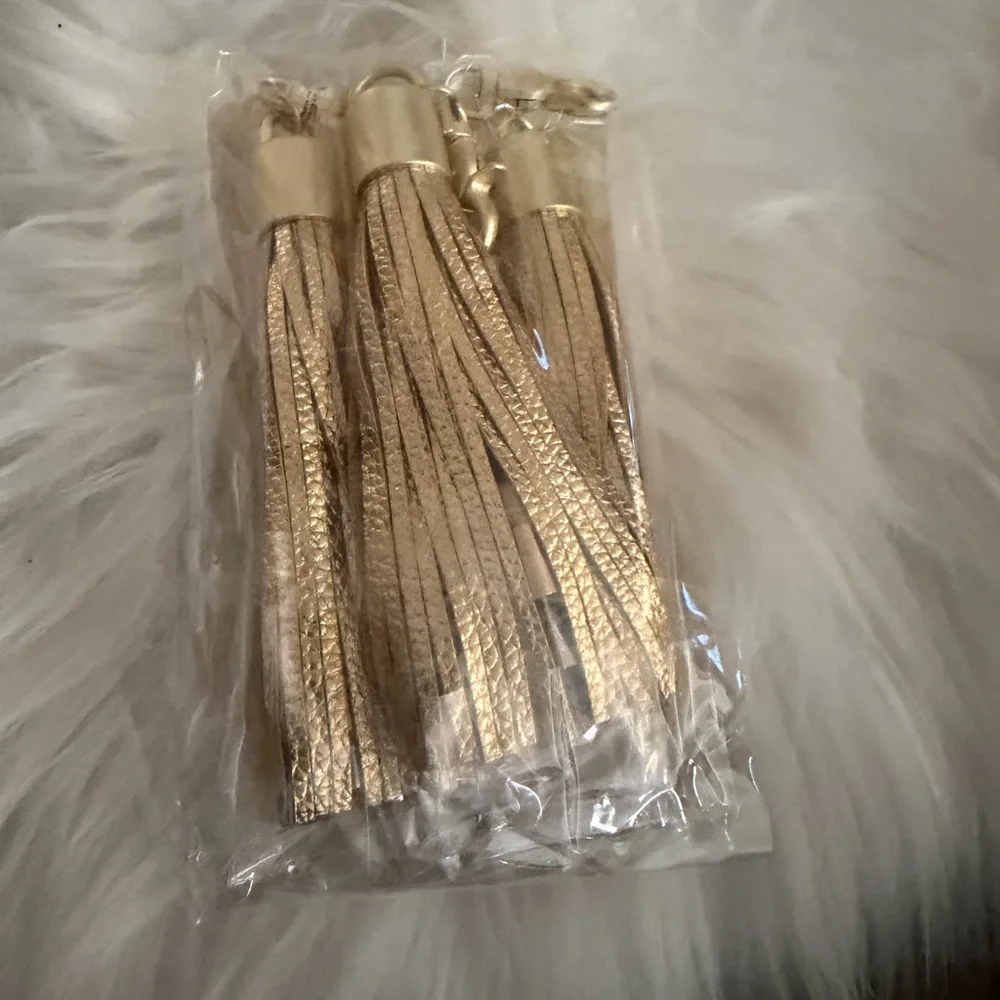 Bolsetta Universal Charging Tassels for Apple & Android - 3 Pack - Gold